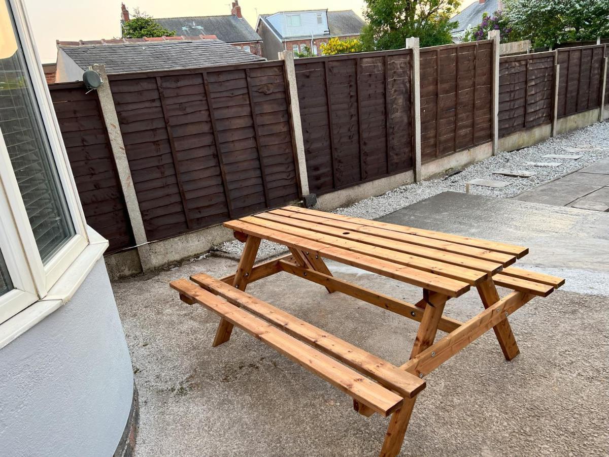 Kim Family Holiday Get-Away 4 Bedrooms 2 Baths Blackpool Eksteriør billede
